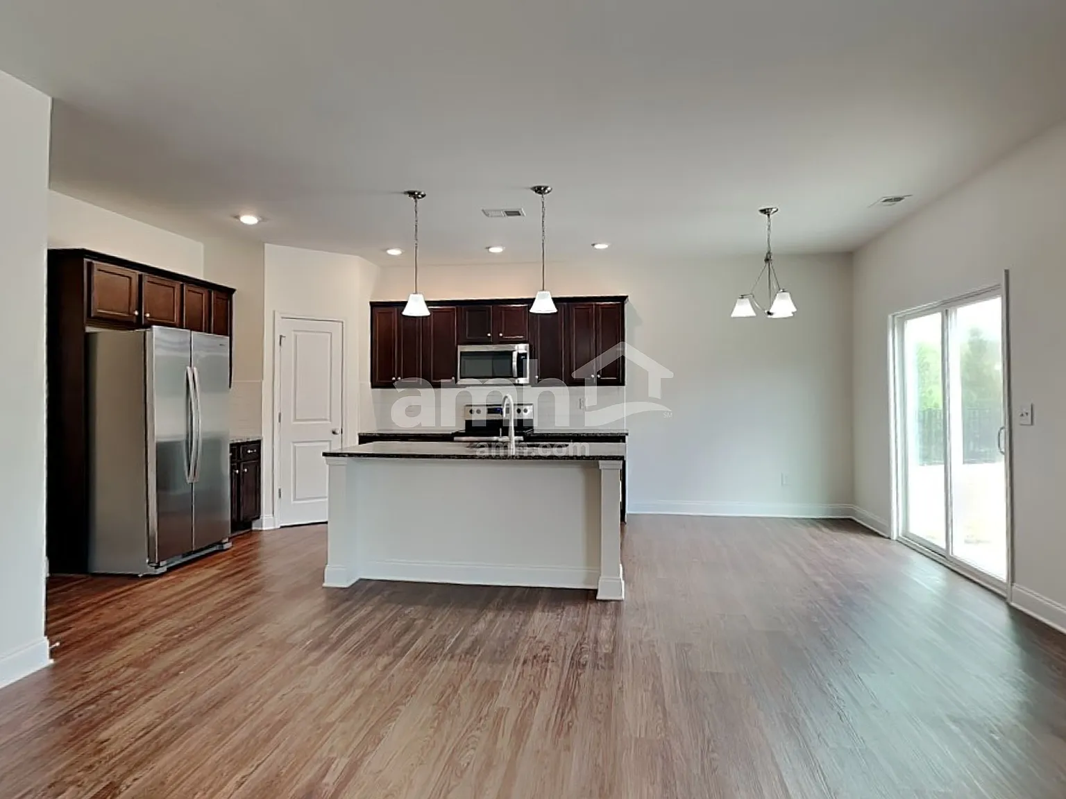4 bed, 2.5 bath, 2297 sqft, $2,795 — Photo 3