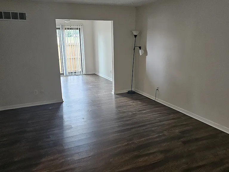 89 Stornoway Dr W — Photo 18