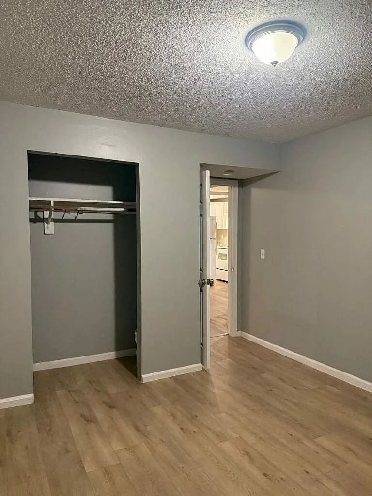 3 bed, $1,900 — Photo 1