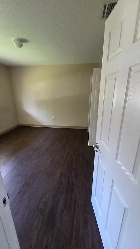 2 bed, 1.0 bath, $980 — Photo 3