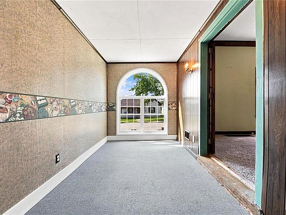 5th image of 202 E Main St