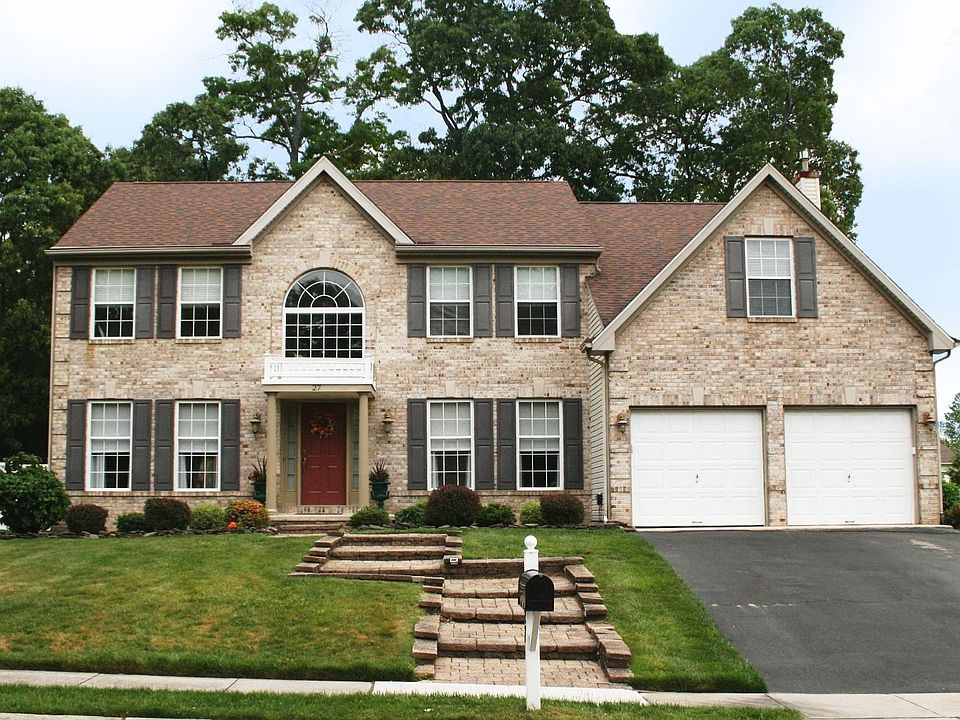 1st image of 27 Clover Hill Cir