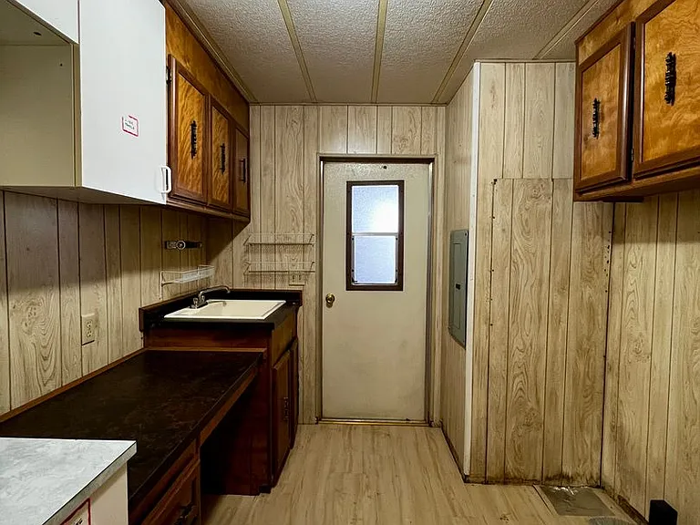1402 Hickory Rd — Photo 10
