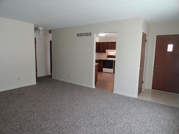 3rd image of 417 N Town Ave
