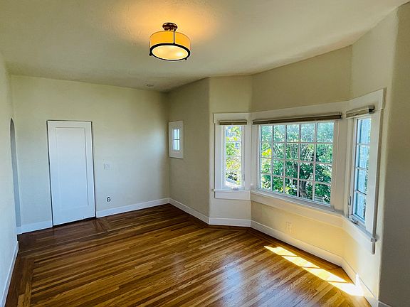 3rd image of 845 Waller St APT 4
