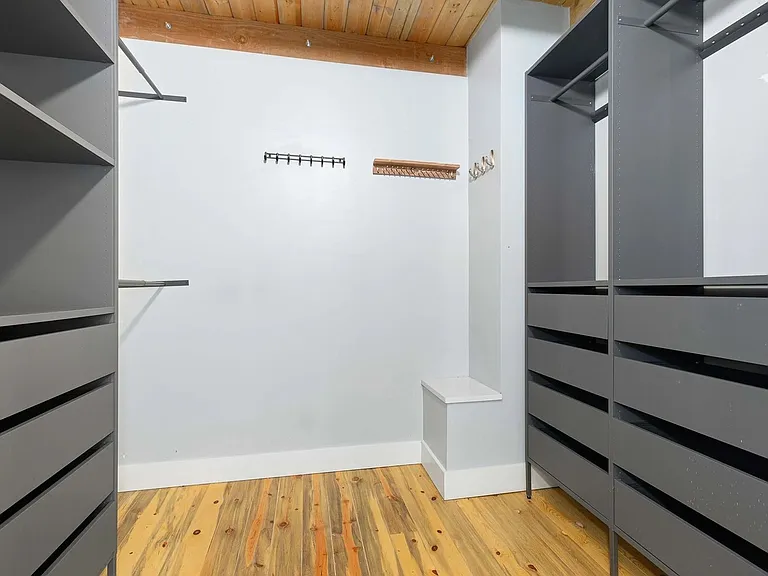 3260 Curtis St — Photo 16