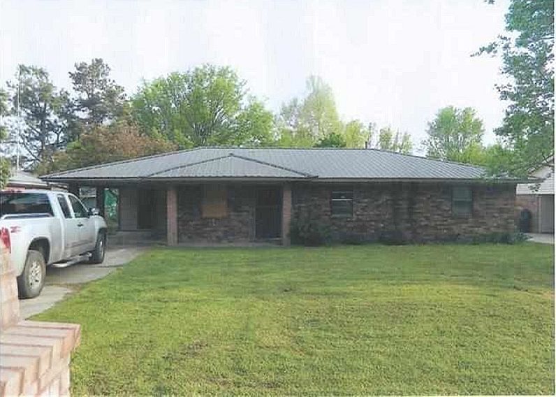 2nd image of 3200 Sexton St
