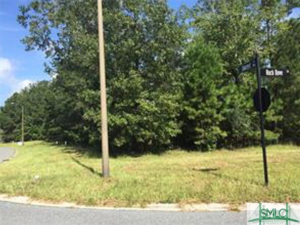 1st image of 110 Oakcrest Drive W
