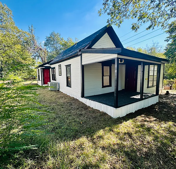 2300 Bryan St — Photo 19