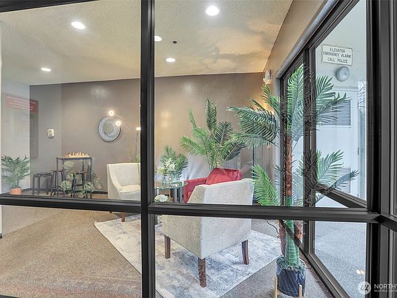 4th image of 5000 California Avenue SW #406