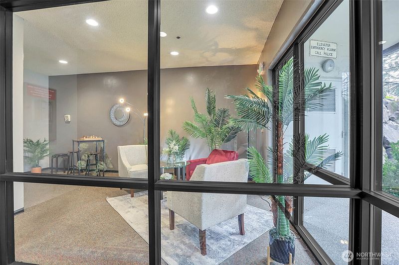 4th image of 5000 California Avenue SW #406
