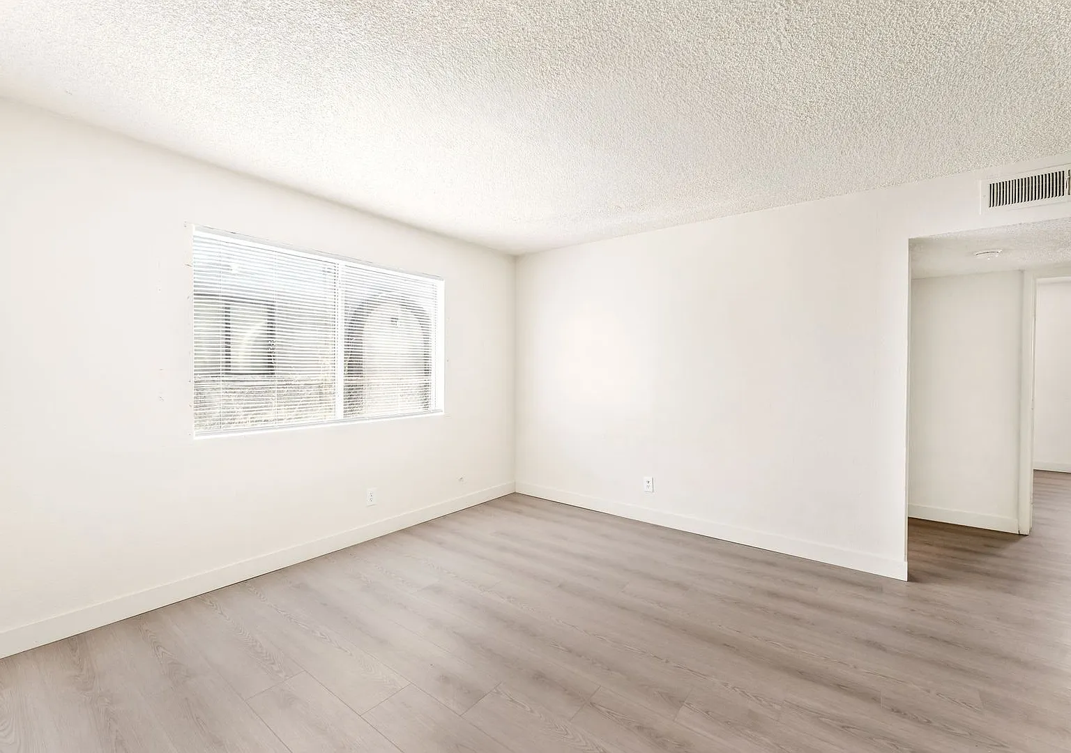 Cheyenne Ave 5309 — Photo 4