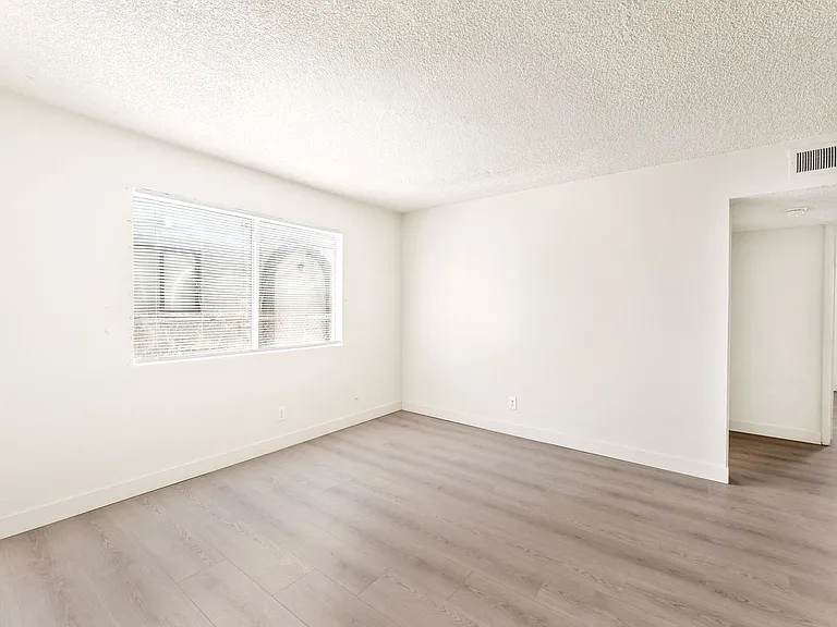 5309 W Cheyenne Ave — Photo 4