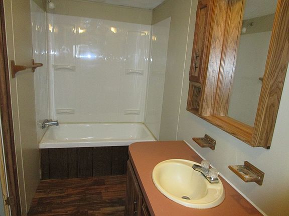 3rd image of 160 Kentucky Dr
