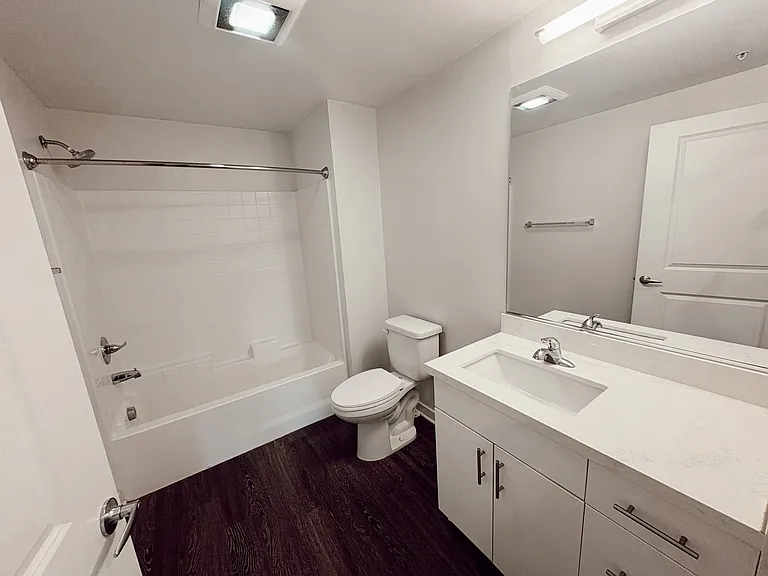 6332 Woodman Ave #4 — Photo 8