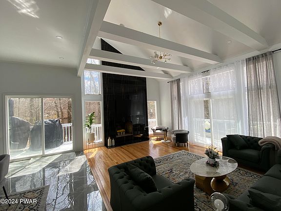 2nd image of 813 Hillview Pl N