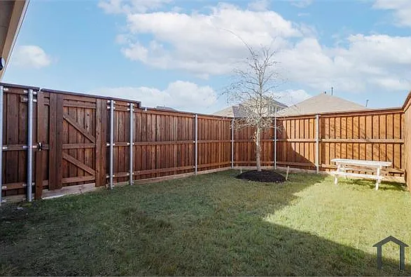 2429 Dolostone Dr — Photo 31