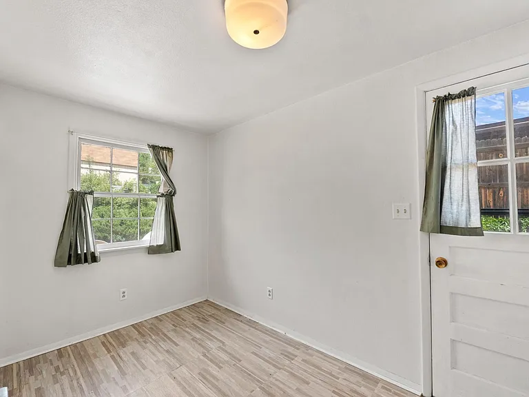 905 W 6th Ave — Photo 29