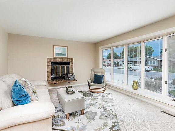 5th image of 421 Montclair Dr