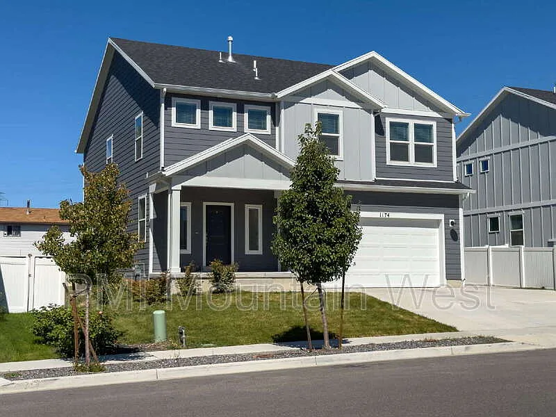 4 bed, 3.5 bath, 3200 sqft, $2,995 — Photo 3