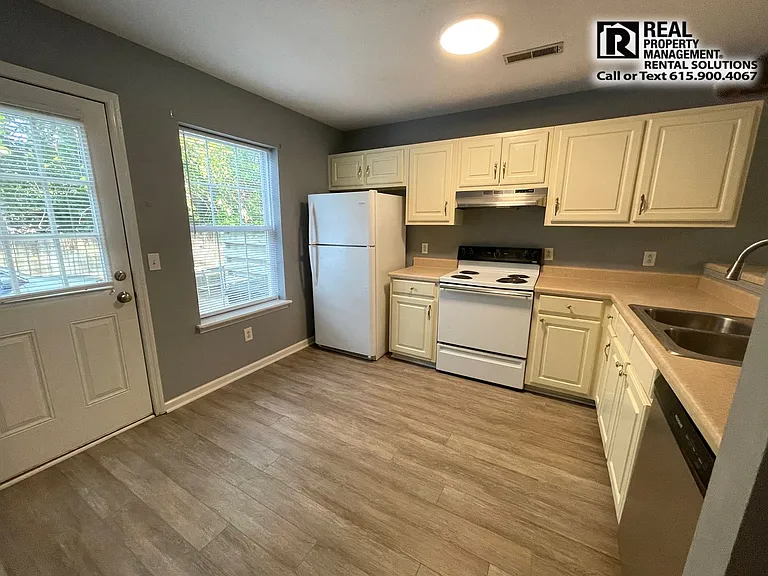 1647 Center Pointe Dr — Photo 7