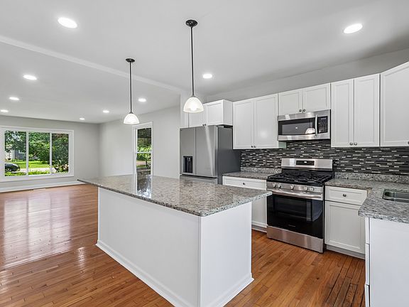 2nd image of 520 Woodlyn Dr