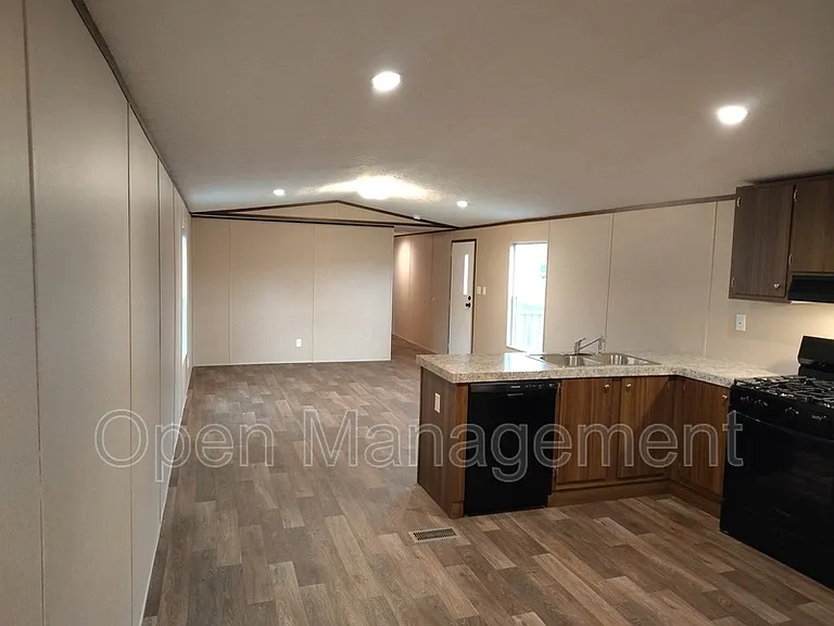 24 Erin Ln #72 — Photo 5