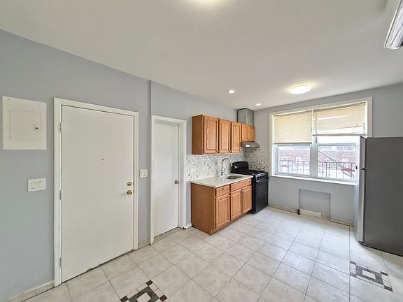 5th image of 1075 70th St #3A