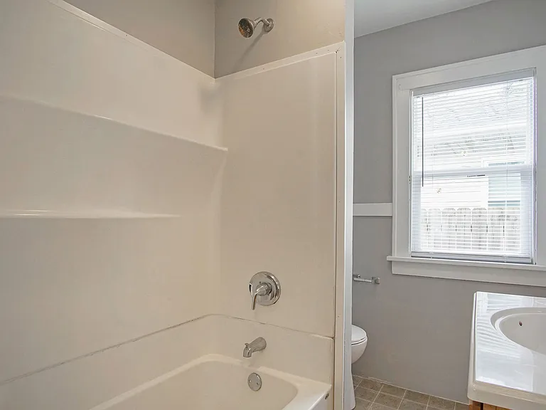 2715 W 6th St — Photo 9