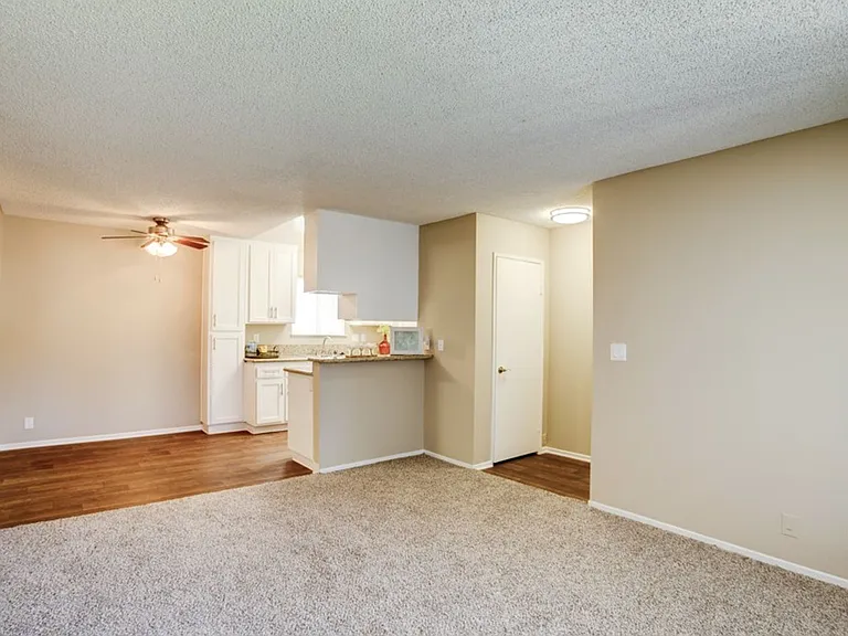 Shadow Mountain Apartments — Photo 33