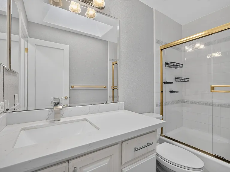 530 Irving Ave — Photo 13