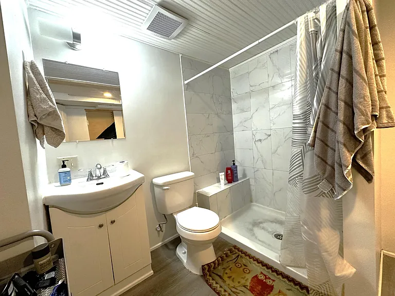 910 Aldine St — Photo 10