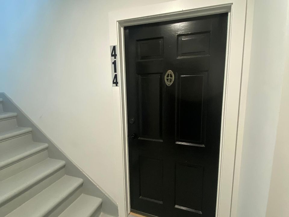 1st image of 414 S Doheny Dr