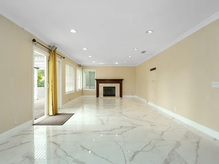 5495 Avenida Del Tren — Photo 5