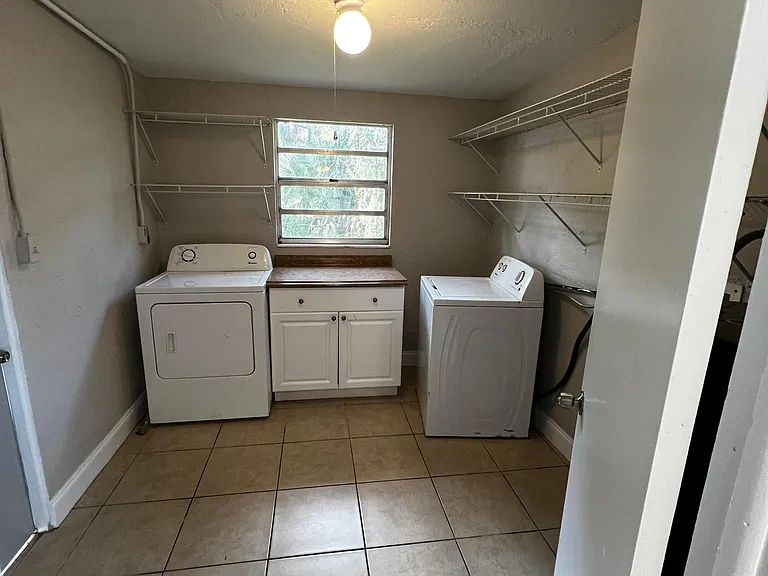 3015 Leon Ave — Photo 12
