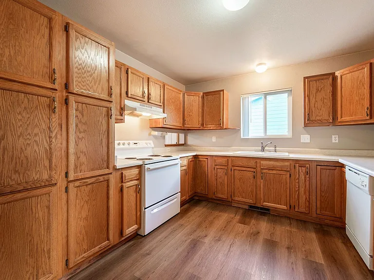 3809 Hamilton Ave — Photo 6
