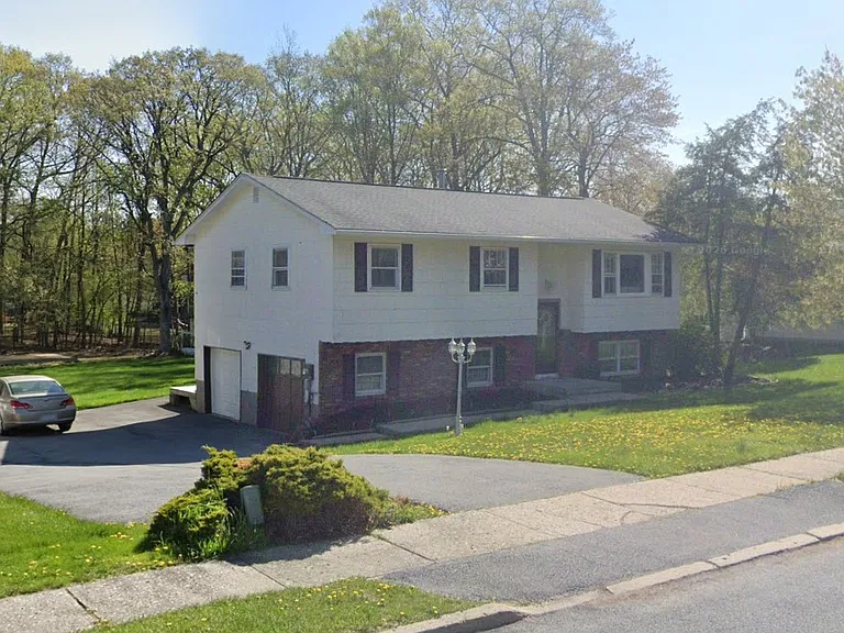 65 Peter Bush Dr — Photo 3