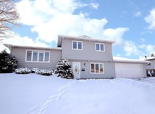 3670 75th St E, Inver Grove Heights, MN 55076