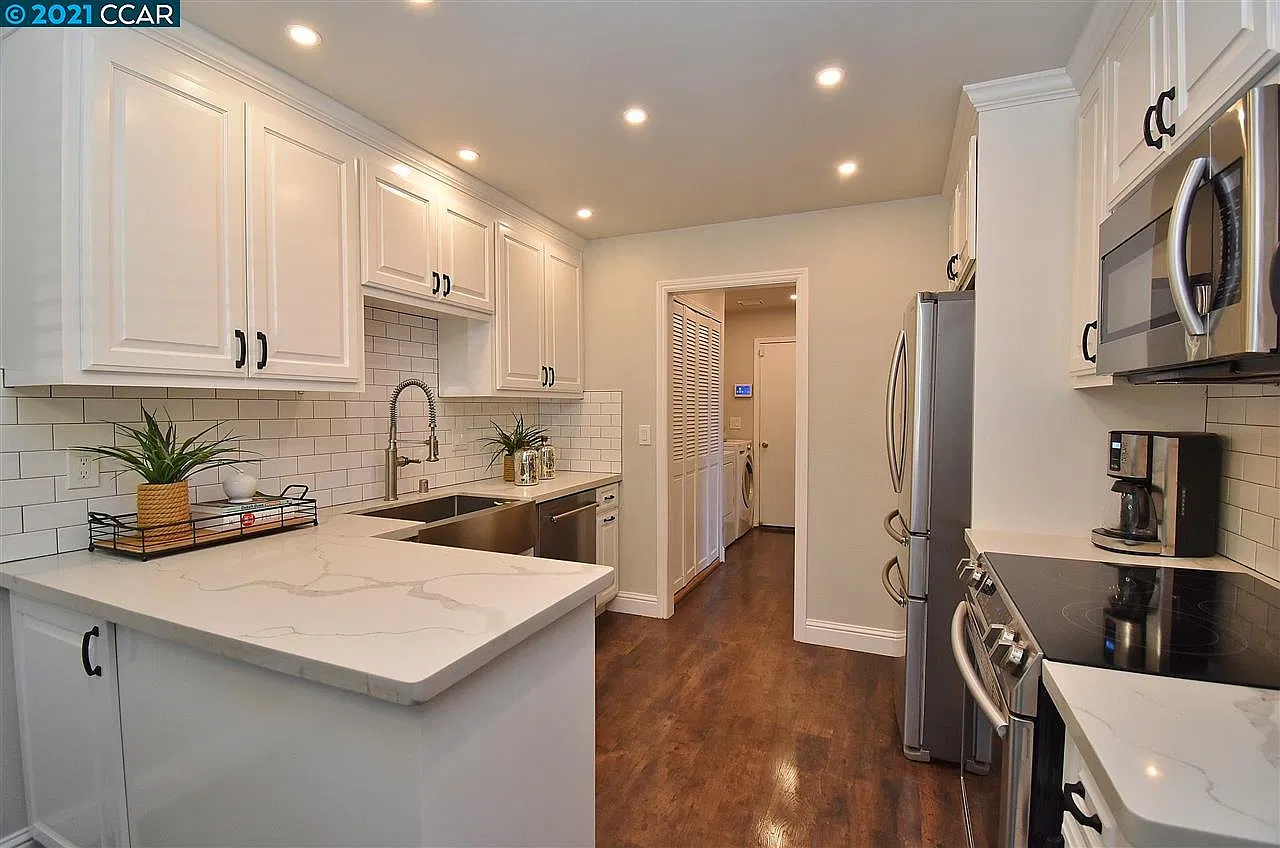 3 bed, 2.5 bath, 1257 sqft, $4,000 — Photo 3