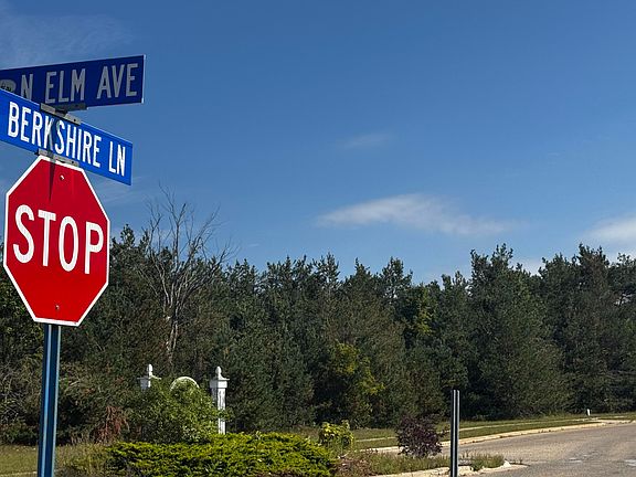 3rd image of 210 Berkshire Ln
