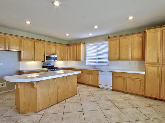 4th image of 38185 Augusta Dr
