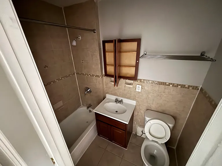 301 71st St #3 — Photo 3
