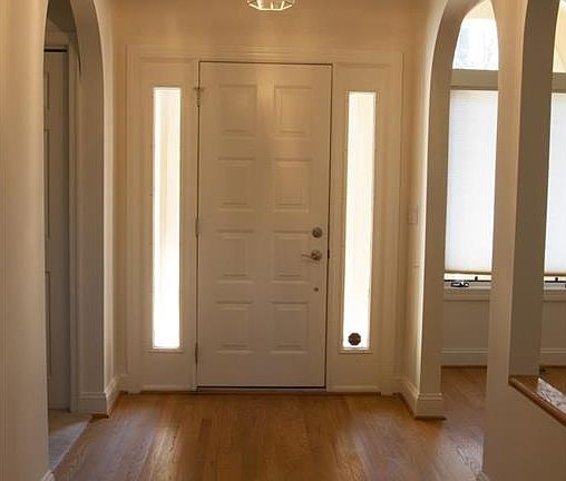 2nd image of 105 Kings Creek Cir