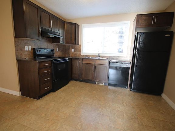 4th image of 275 Columbia Blvd W #17