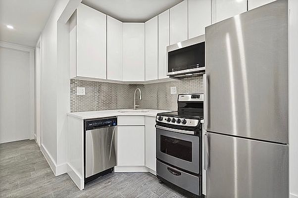 1st image of 586 Lincoln Pl APT 1R