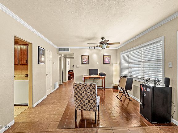 3rd image of 1402 Hunter Dr