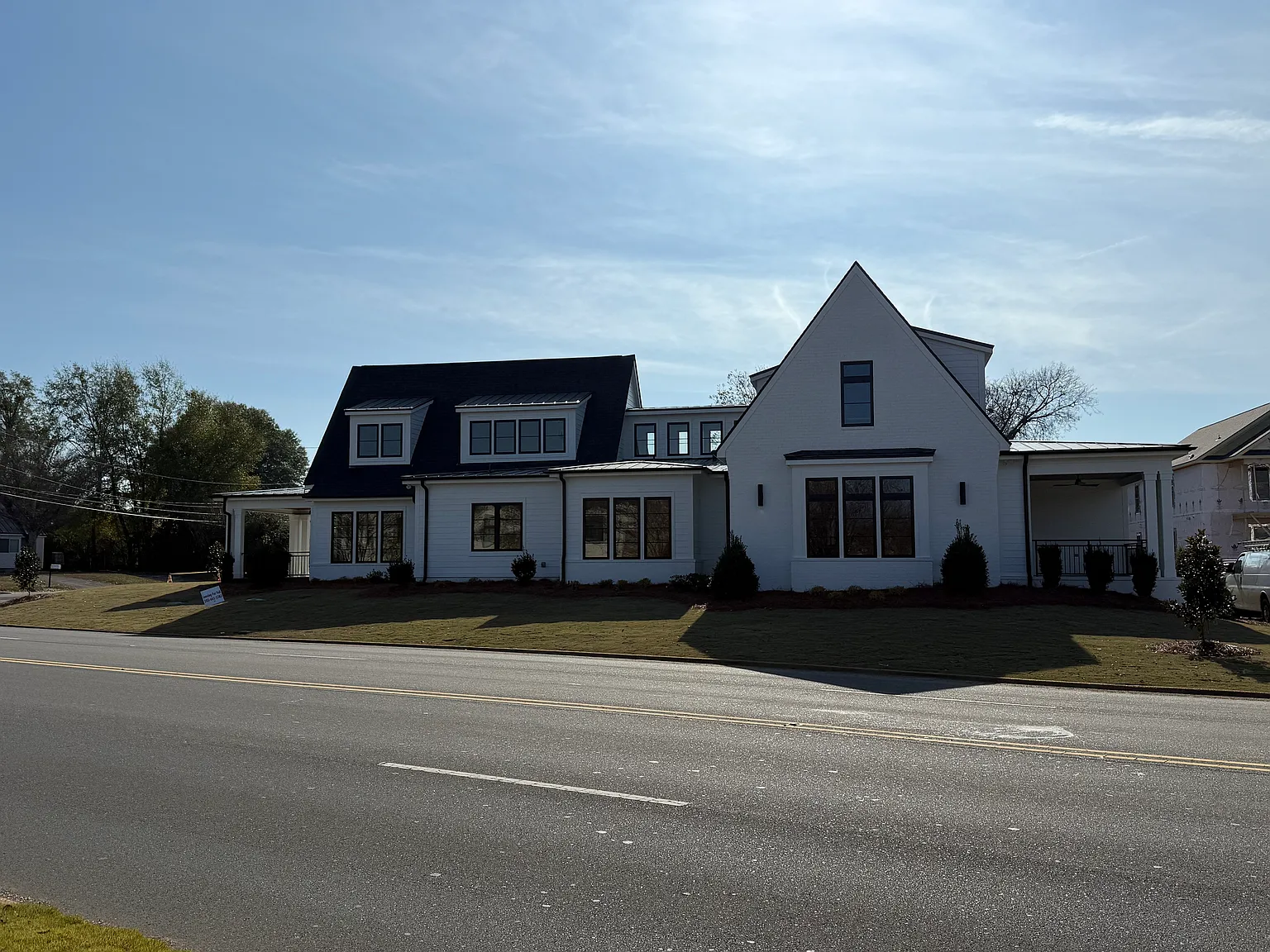 4 bed, 4.5 bath, 2400 sqft, $5,100 — Photo 1