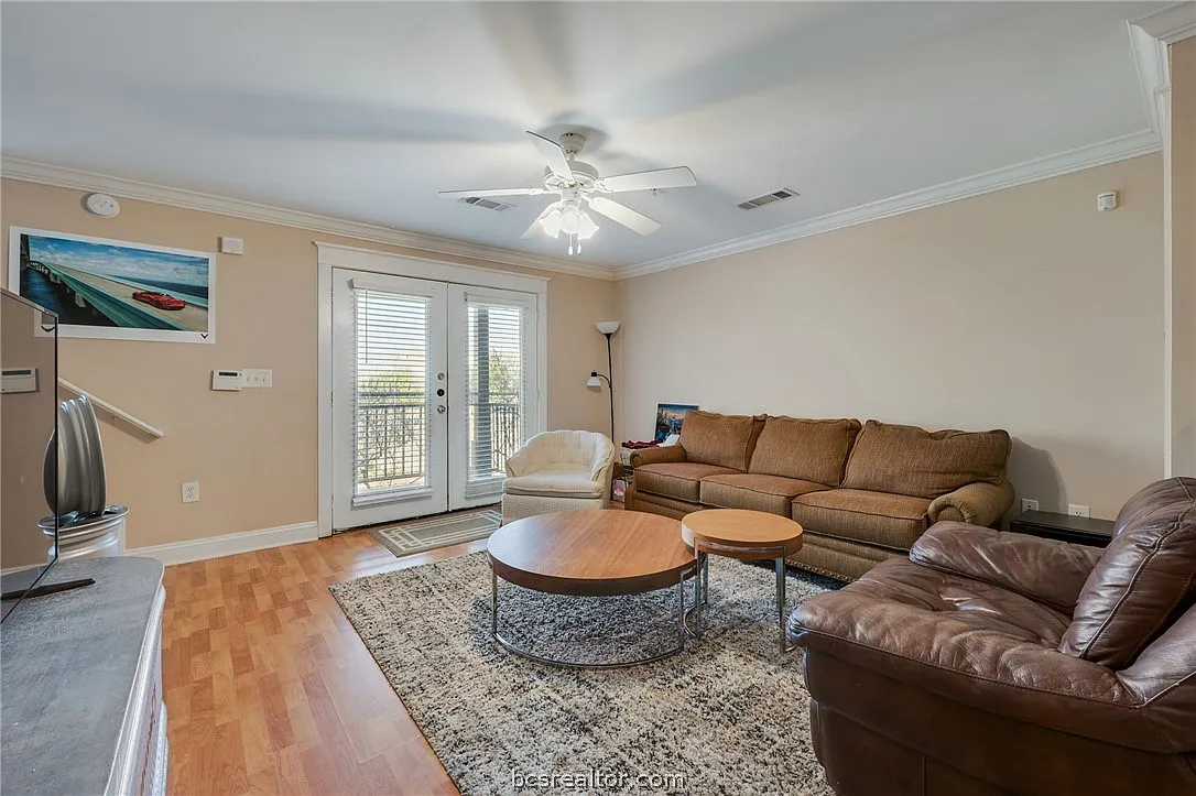 3 bed, 1294 sqft, $1,300 — Photo 2