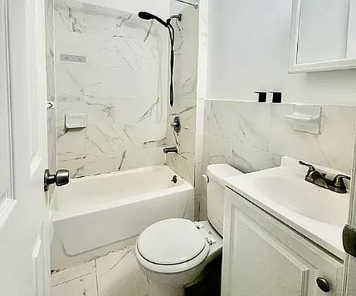 5th image of 32 Saint Marks Pl APT 19