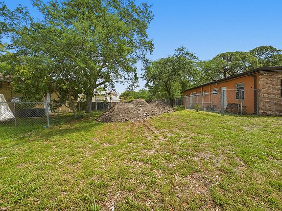 3rd image of 438 NW 13th Avenue